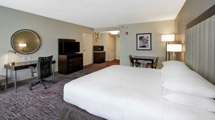 DoubleTree by Hilton Chicago Midway Apt Room