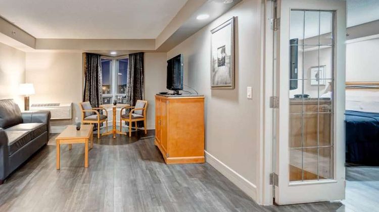 Royal Hotel West Edmonton Trademark Coll Room