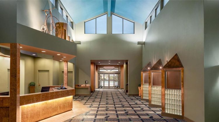 Royal Hotel West Edmonton Trademark Coll Lobby