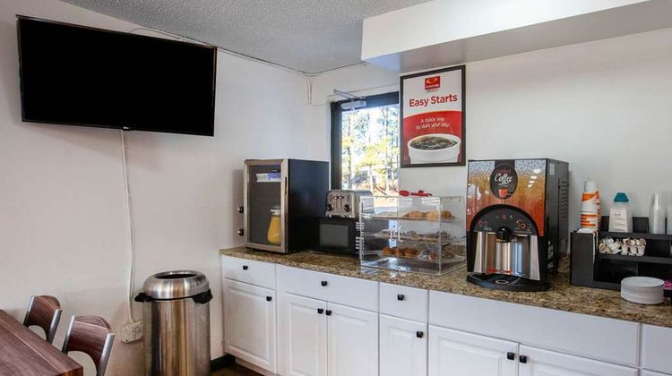 Econo Lodge Lithonia Restaurant