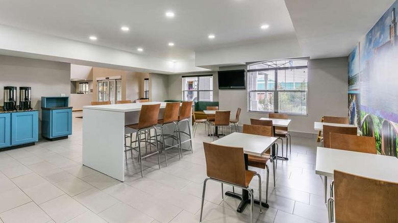 <b>Clarion Pointe Restaurant</b>. Images powered by <a href="https://iceportal.shijigroup.com/" title="IcePortal" target="_blank">IcePortal</a>.