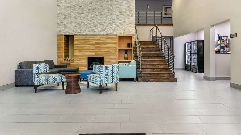 <b>Clarion Pointe Lobby</b>. Images powered by <a href="https://iceportal.shijigroup.com/" title="IcePortal" target="_blank">IcePortal</a>.