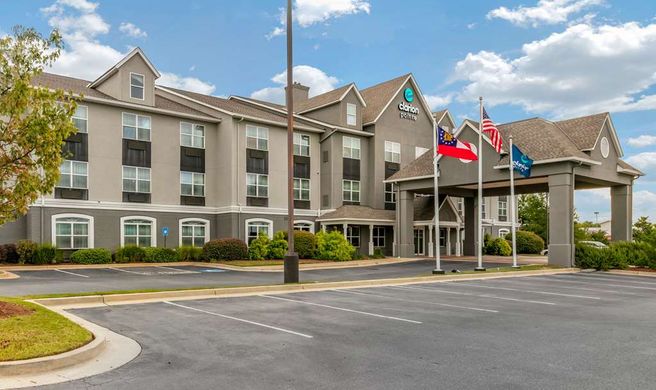 Clarion Pointe Exterior
