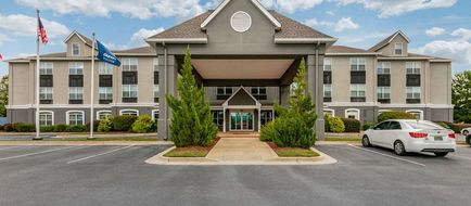 Clarion Pointe Exterior