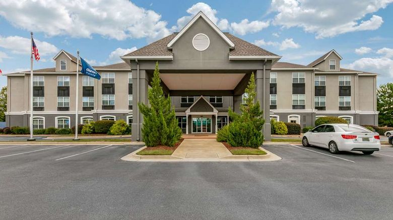 <b>Clarion Pointe Exterior</b>. Images powered by <a href="https://iceportal.shijigroup.com/" title="IcePortal" target="_blank">IcePortal</a>.