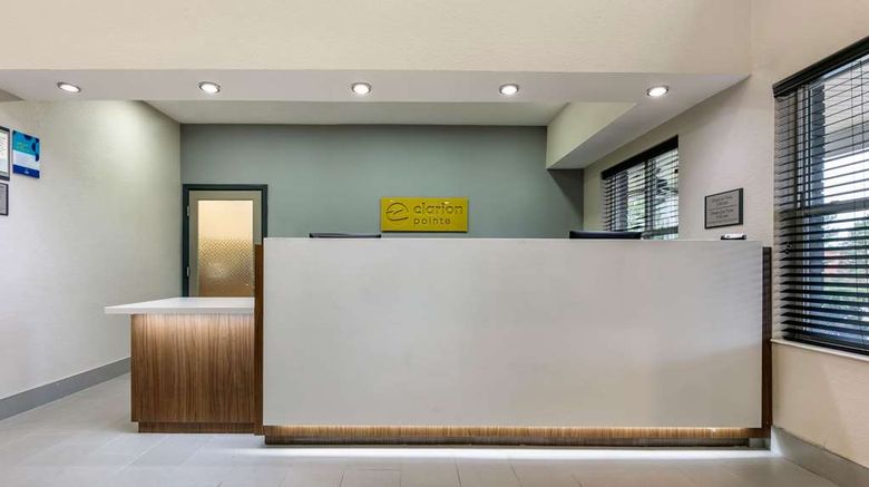 <b>Clarion Pointe Lobby</b>. Images powered by <a href="https://iceportal.shijigroup.com/" title="IcePortal" target="_blank">IcePortal</a>.
