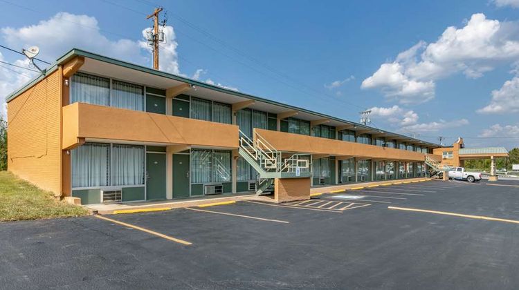 Rodeway Inn Exterior