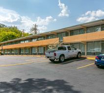 Rodeway Inn Exterior
