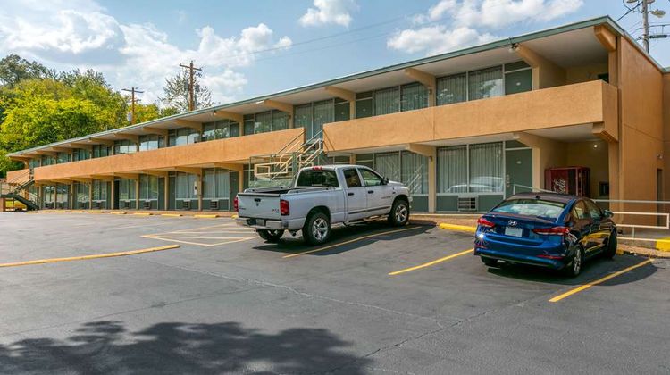 Rodeway Inn Exterior