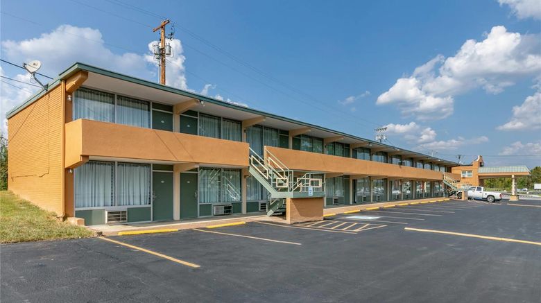 <b>Rodeway Inn Exterior</b>. Images powered by <a href="https://iceportal.shijigroup.com/" title="IcePortal" target="_blank">IcePortal</a>.