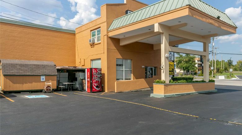 <b>Rodeway Inn Exterior</b>. Images powered by <a href="https://iceportal.shijigroup.com/" title="IcePortal" target="_blank">IcePortal</a>.