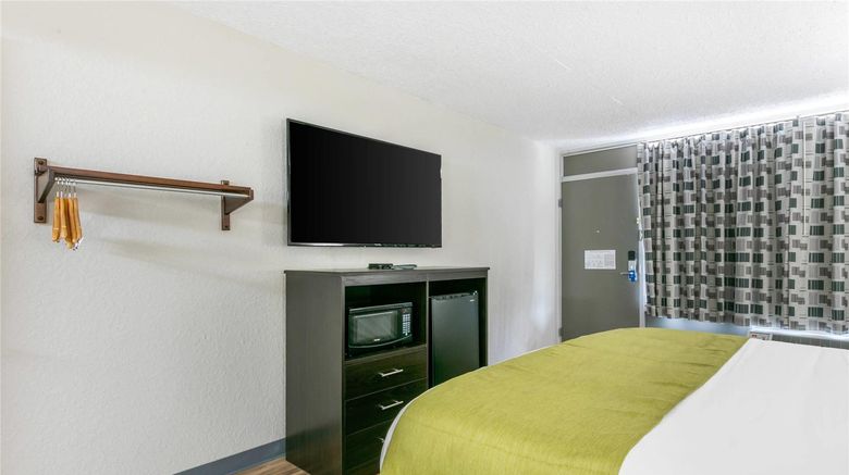<b>Rodeway Inn Room</b>. Images powered by <a href="https://iceportal.shijigroup.com/" title="IcePortal" target="_blank">IcePortal</a>.