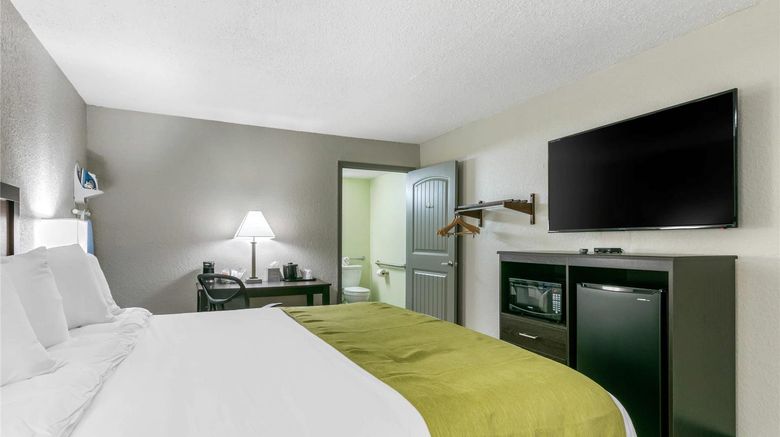 <b>Rodeway Inn Room</b>. Images powered by <a href="https://iceportal.shijigroup.com/" title="IcePortal" target="_blank">IcePortal</a>.