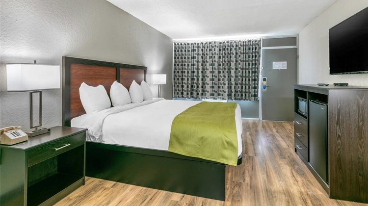 Rodeway Inn Room