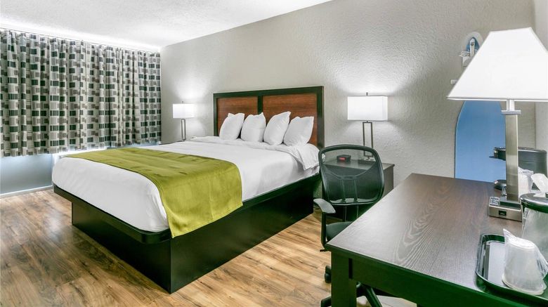<b>Rodeway Inn Room</b>. Images powered by <a href="https://iceportal.shijigroup.com/" title="IcePortal" target="_blank">IcePortal</a>.