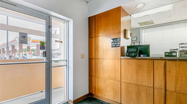 <b>Rodeway Inn Lobby</b>. Images powered by <a href="https://iceportal.shijigroup.com/" title="IcePortal" target="_blank">IcePortal</a>.