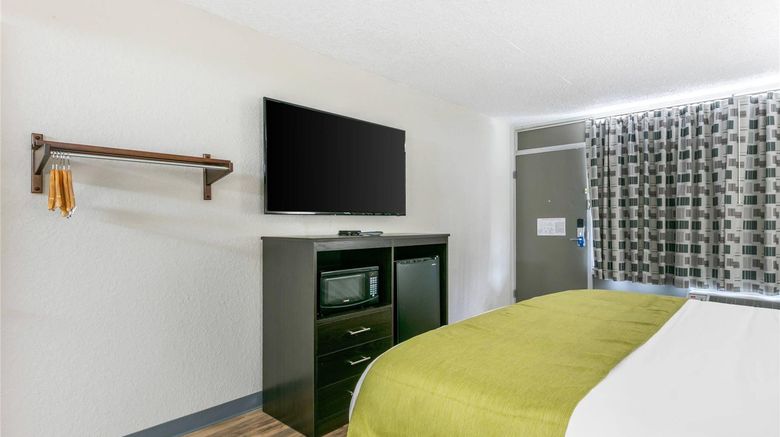<b>Rodeway Inn Room</b>. Images powered by <a href="https://iceportal.shijigroup.com/" title="IcePortal" target="_blank">IcePortal</a>.