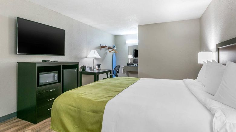 <b>Rodeway Inn Room</b>. Images powered by <a href="https://iceportal.shijigroup.com/" title="IcePortal" target="_blank">IcePortal</a>.