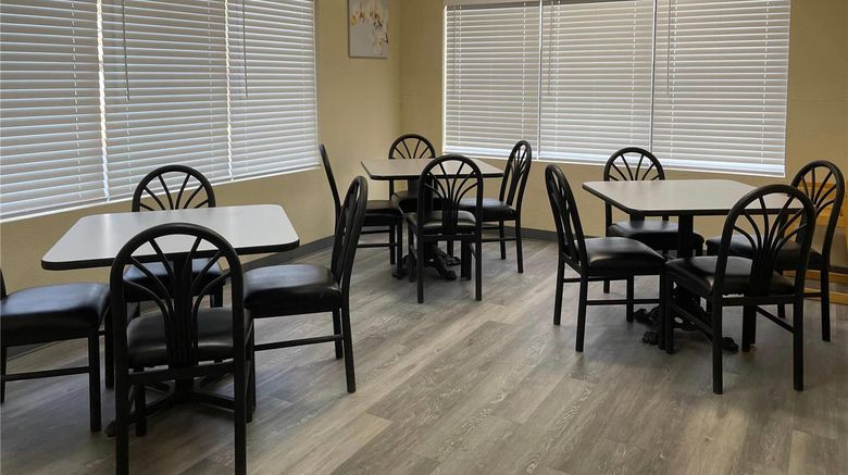 <b>Econo Lodge Inn & Suites Restaurant</b>. Images powered by <a href="https://iceportal.shijigroup.com/" title="IcePortal" target="_blank">IcePortal</a>.