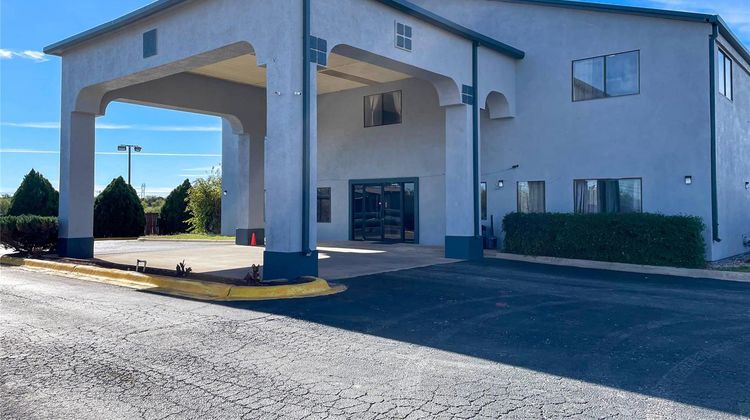 Econo Lodge Inn & Suites Exterior