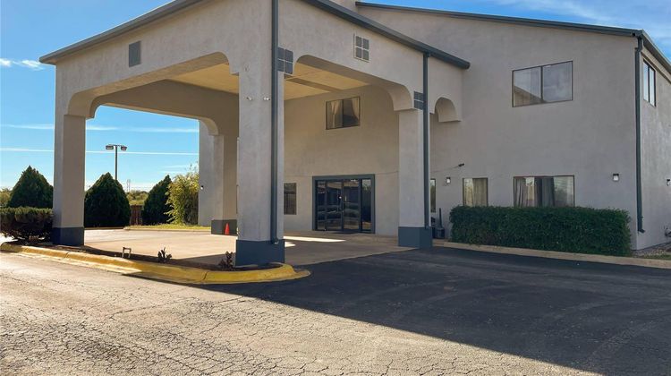 Econo Lodge Inn & Suites Exterior