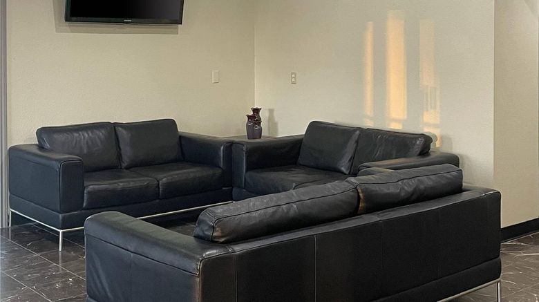 <b>Econo Lodge Inn & Suites Lobby</b>. Images powered by <a href="https://iceportal.shijigroup.com/" title="IcePortal" target="_blank">IcePortal</a>.