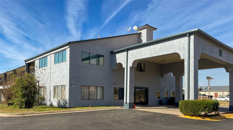 Econo Lodge Inn & Suites Exterior