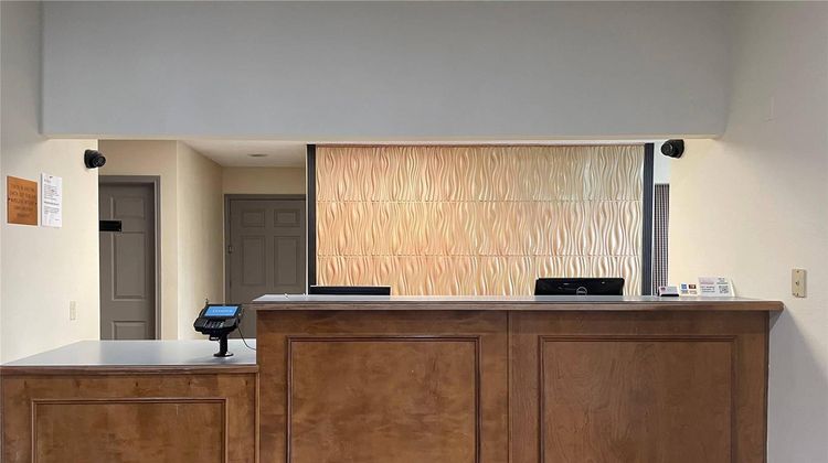 Econo Lodge Inn & Suites Lobby