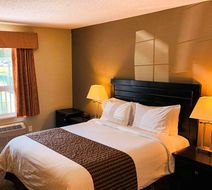 Econo Lodge Okotoks Room