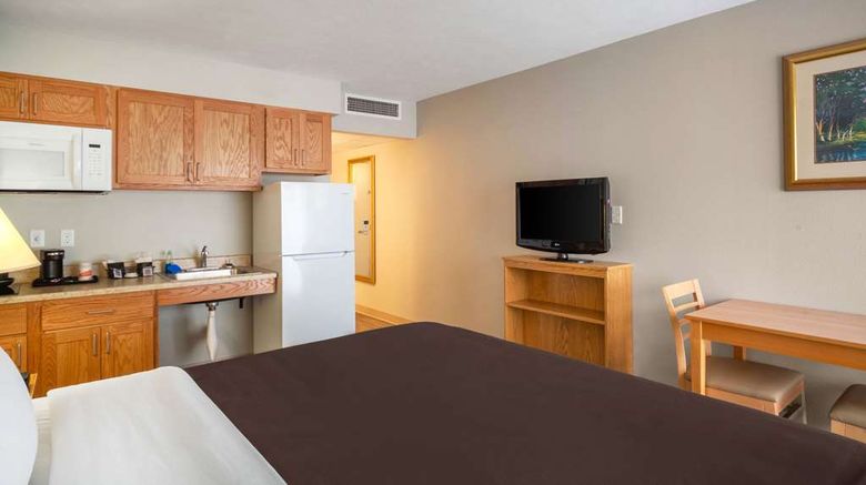 <b>Suburban Studios I-80 Suite</b>. Images powered by <a href="https://iceportal.shijigroup.com/" title="IcePortal" target="_blank">IcePortal</a>.