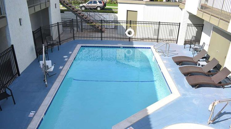 Signature Anaheim Maingate Pool