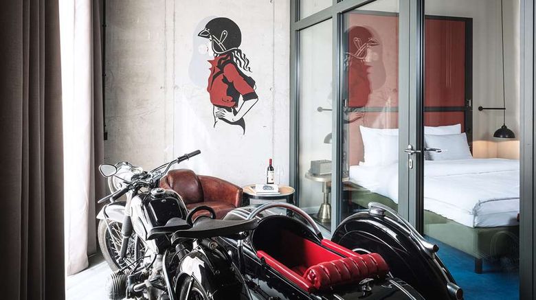 <b>Ameron Munchen Motorworld Suite</b>. Images powered by <a href="https://iceportal.shijigroup.com/" title="IcePortal" target="_blank">IcePortal</a>.