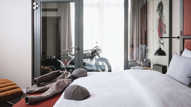 Ameron Munchen Motorworld Suite