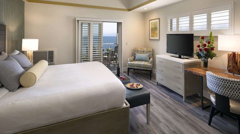 <b>Inn at the Cove Pool</b>. Images powered by <a href="https://iceportal.shijigroup.com/" title="IcePortal" target="_blank">IcePortal</a>.