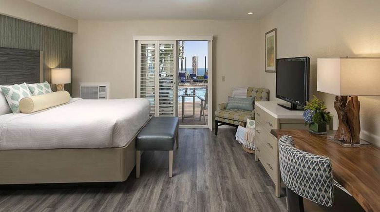 <b>Inn at the Cove Pool</b>. Images powered by <a href="https://iceportal.shijigroup.com/" title="IcePortal" target="_blank">IcePortal</a>.