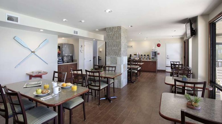 <b>Inn at the Cove Restaurant</b>. Images powered by <a href="https://iceportal.shijigroup.com/" title="IcePortal" target="_blank">IcePortal</a>.