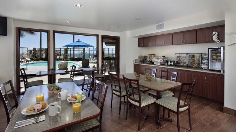<b>Inn at the Cove Pool</b>. Images powered by <a href="https://iceportal.shijigroup.com/" title="IcePortal" target="_blank">IcePortal</a>.