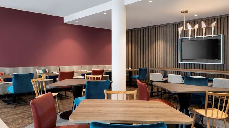 <b>Hampton by Hilton Kaiserslautern Lobby</b>. Images powered by <a href="https://iceportal.shijigroup.com/" title="IcePortal" target="_blank">IcePortal</a>.