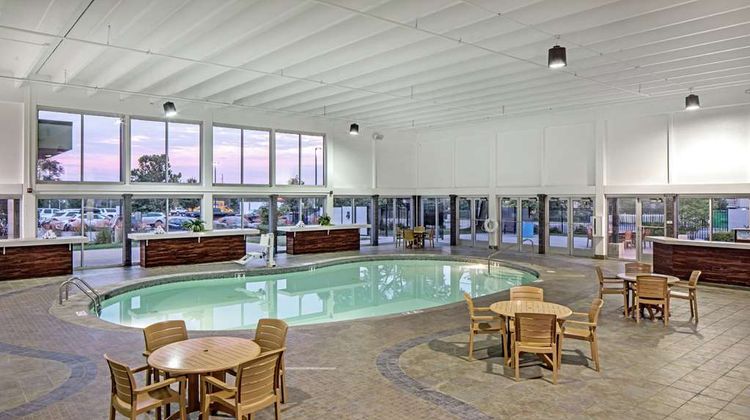 DoubleTree by Hilton Omaha Southwest Pool