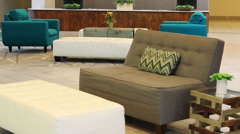 <b>DoubleTree by Hilton Omaha Southwest Lobby</b>. Images powered by <a href="https://iceportal.shijigroup.com/" title="IcePortal" target="_blank">IcePortal</a>.