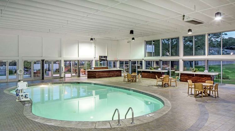 DoubleTree by Hilton Omaha Southwest Pool