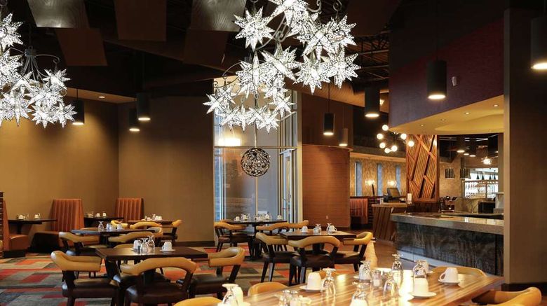 <b>DoubleTree by Hilton Omaha Southwest Restaurant</b>. Images powered by <a href="https://iceportal.shijigroup.com/" title="IcePortal" target="_blank">IcePortal</a>.