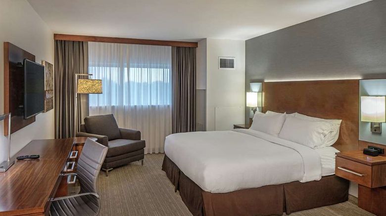 <b>DoubleTree by Hilton Omaha Southwest Room</b>. Images powered by <a href="https://iceportal.shijigroup.com/" title="IcePortal" target="_blank">IcePortal</a>.