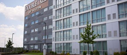 DoubleTree by Hilton Omaha Southwest Exterior