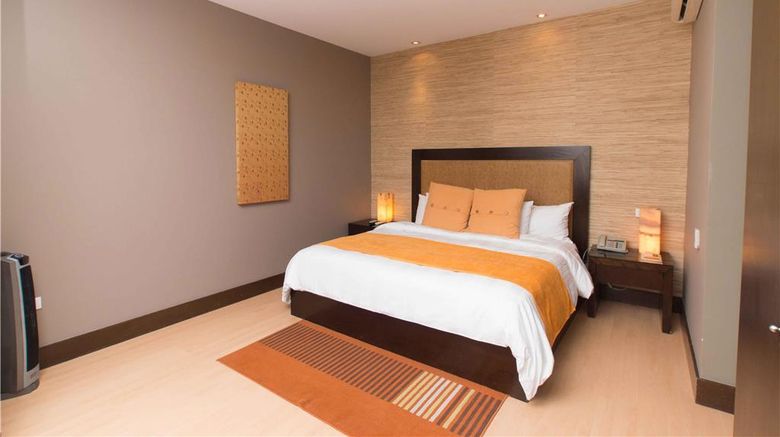 <b>HauSuites Santa Fe Room</b>. Images powered by <a href="https://iceportal.shijigroup.com/" title="IcePortal" target="_blank">IcePortal</a>.