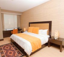 HauSuites Santa Fe Room