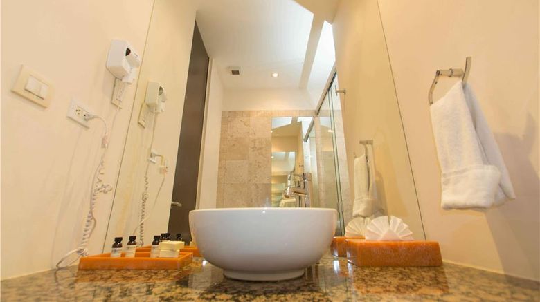 <b>HauSuites Santa Fe Room</b>. Images powered by <a href="https://iceportal.shijigroup.com/" title="IcePortal" target="_blank">IcePortal</a>.