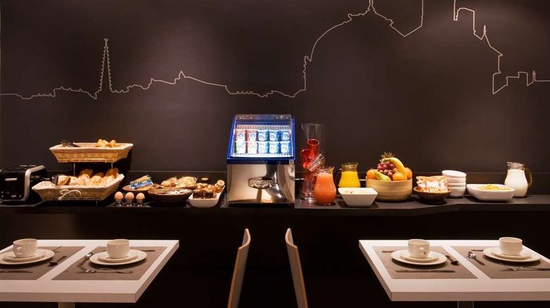 <b>Bailli de Suffren Eiffel Restaurant</b>. Images powered by <a href="https://iceportal.shijigroup.com/" title="IcePortal" target="_blank">IcePortal</a>.