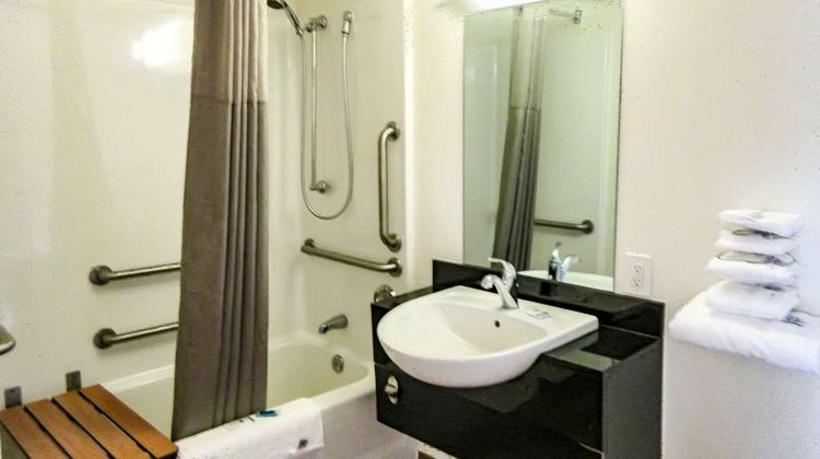 Rodeway Inn Room