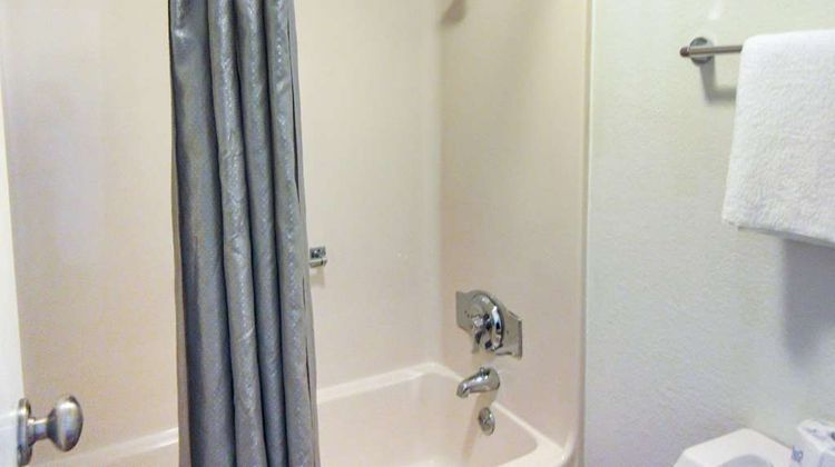 Rodeway Inn Room